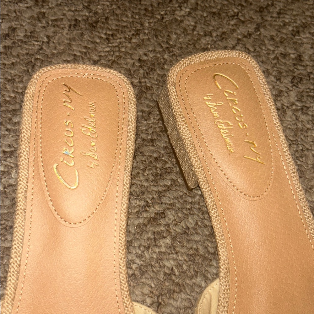 NWOB Circus by Sam Edelman Floral Embroidered Tan Mules SIZE 11 - Picture 3 of 7